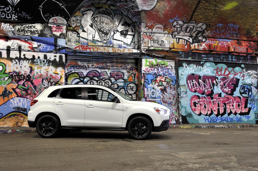  Mitsubishi ASX Black 2011 года  (UK) (фото 98 из 109)